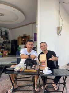 Tự hào vì cà phê sạch, không pha trộn mà vẫn giữ hương vị thơm ngon.