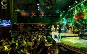 Trixie Cafe & Lounge là điểm ăn chơi về đêm rất hấp dẫn.