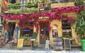 Ban Công Cafe gây ấn tượng với vẻ ngoài cực kì dễ thương.